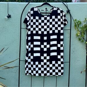 Like new! Romeo & Juliet Couture Black & White Checker Shift Dress